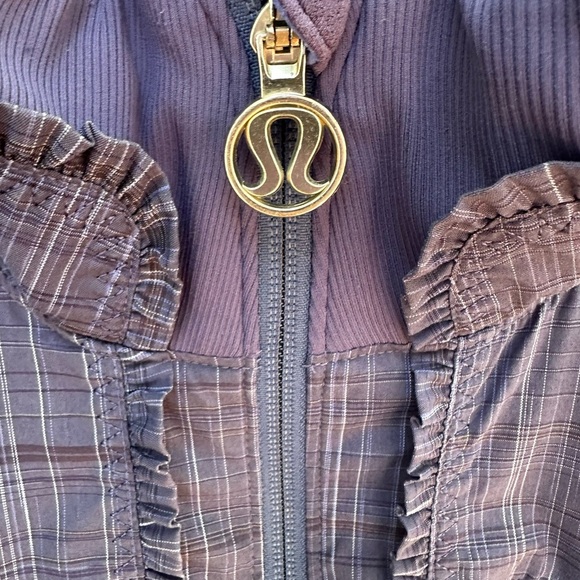 Women's lululemon 6/8 Purple track Jacket - Picture 2 of 4